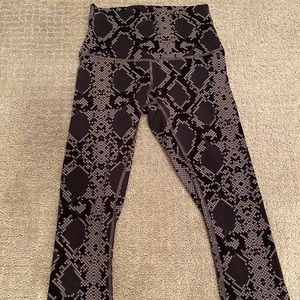 Lulu Lemon Wunder Under Crop - Reptile Print